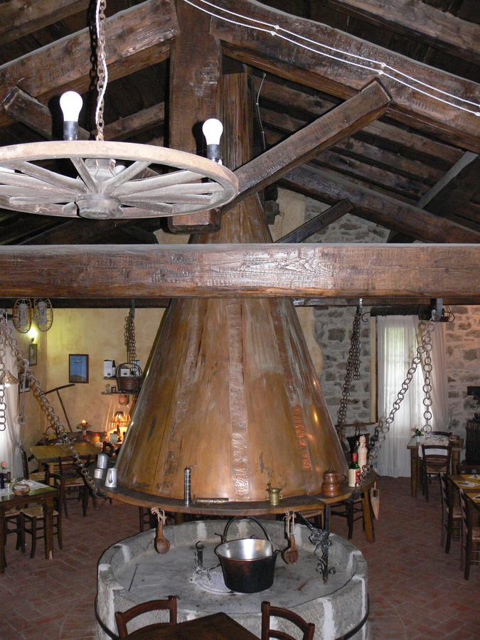 Il Cappellaio Matto Bed & Breakfast Montalto Ligure Eksteriør bilde