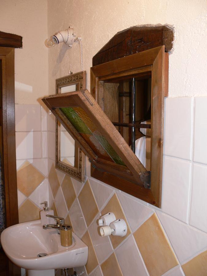 Il Cappellaio Matto Bed & Breakfast Montalto Ligure Eksteriør bilde