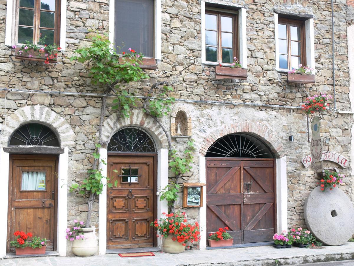 Il Cappellaio Matto Bed & Breakfast Montalto Ligure Eksteriør bilde