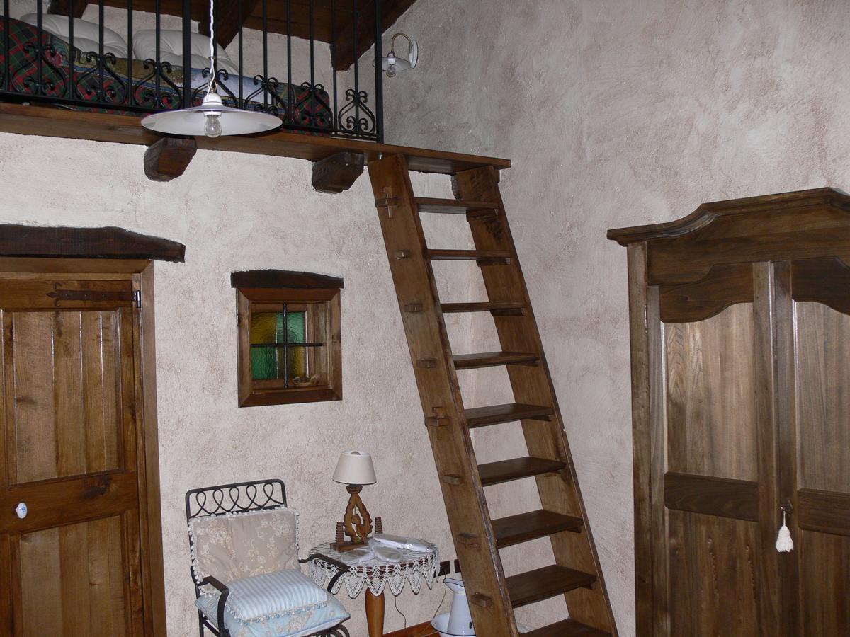 Il Cappellaio Matto Bed & Breakfast Montalto Ligure Eksteriør bilde