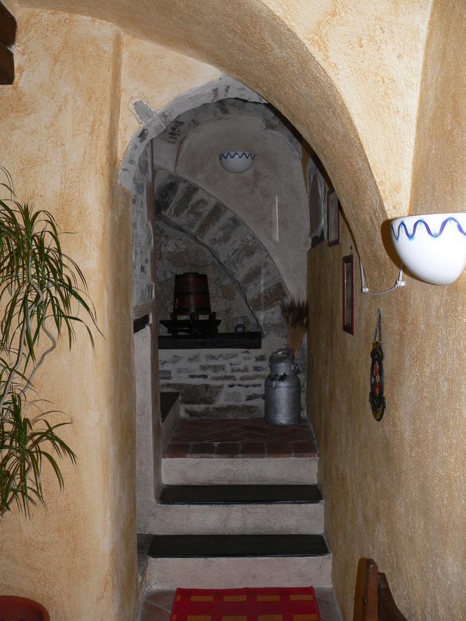 Il Cappellaio Matto Bed & Breakfast Montalto Ligure Eksteriør bilde