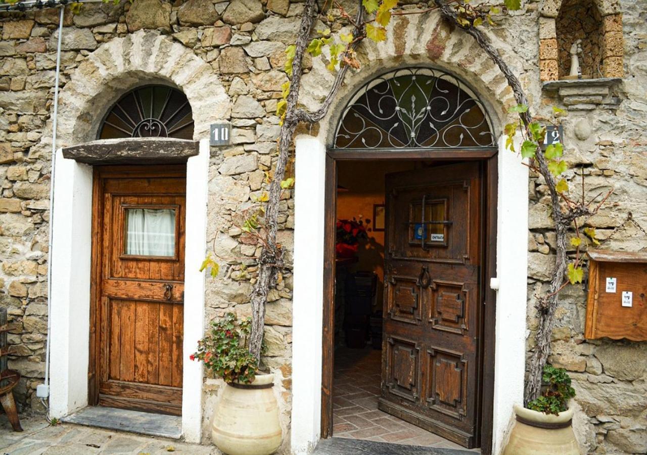 Il Cappellaio Matto Bed & Breakfast Montalto Ligure Eksteriør bilde