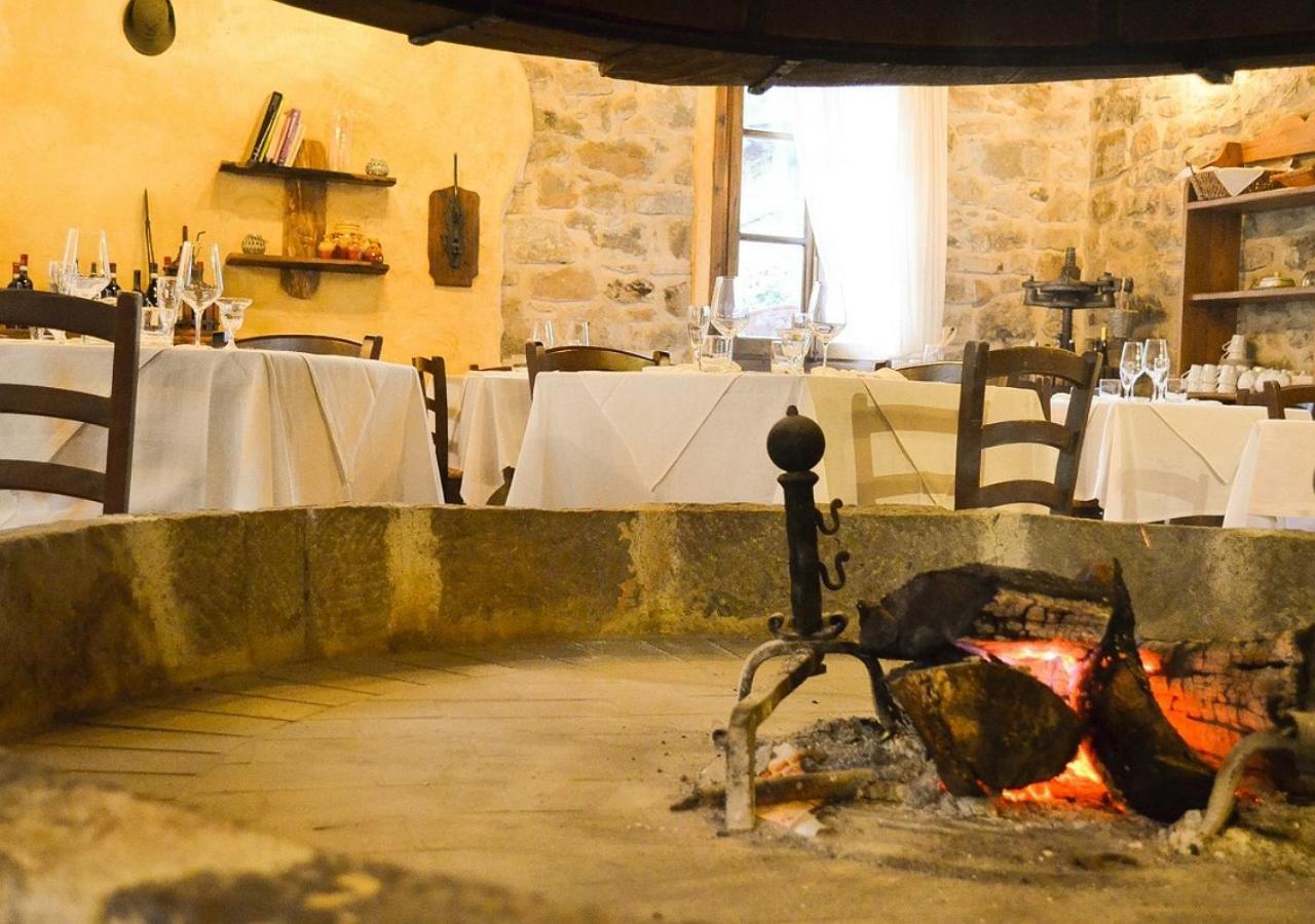 Il Cappellaio Matto Bed & Breakfast Montalto Ligure Eksteriør bilde