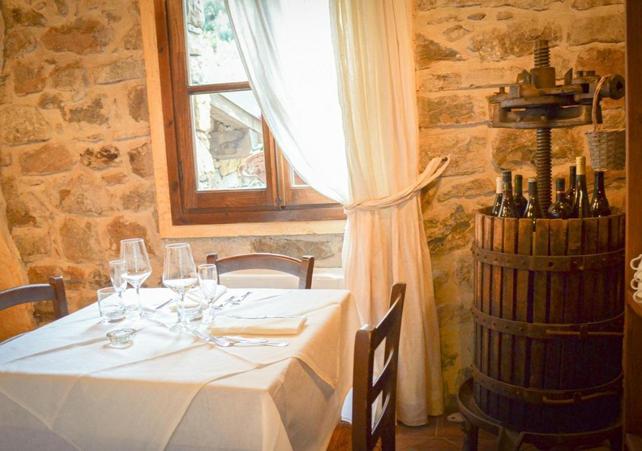 Il Cappellaio Matto Bed & Breakfast Montalto Ligure Eksteriør bilde