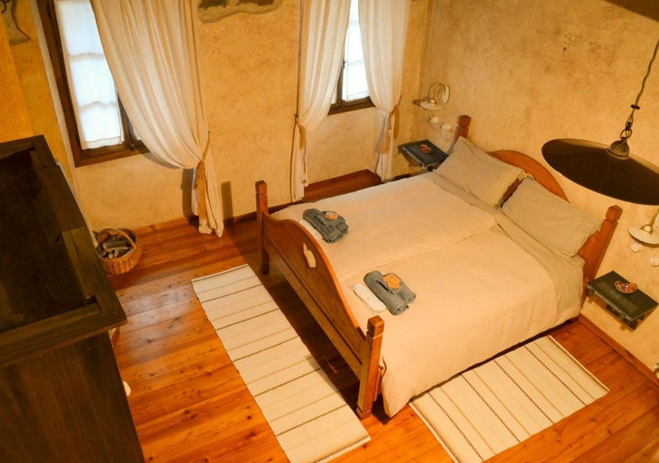 Il Cappellaio Matto Bed & Breakfast Montalto Ligure Eksteriør bilde