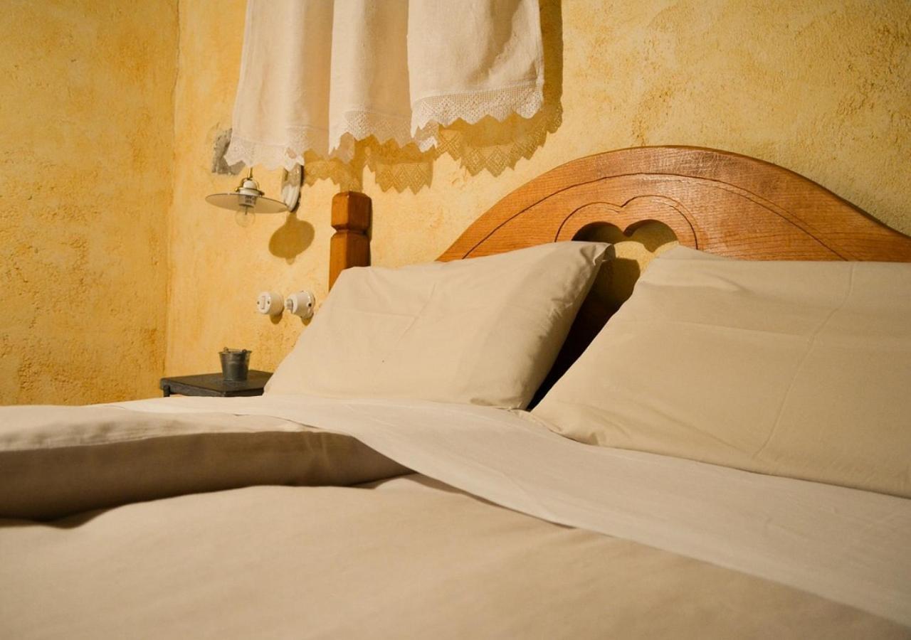 Il Cappellaio Matto Bed & Breakfast Montalto Ligure Eksteriør bilde