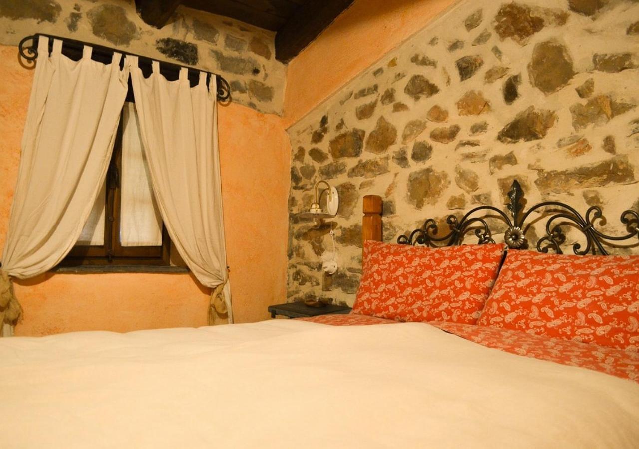 Il Cappellaio Matto Bed & Breakfast Montalto Ligure Eksteriør bilde