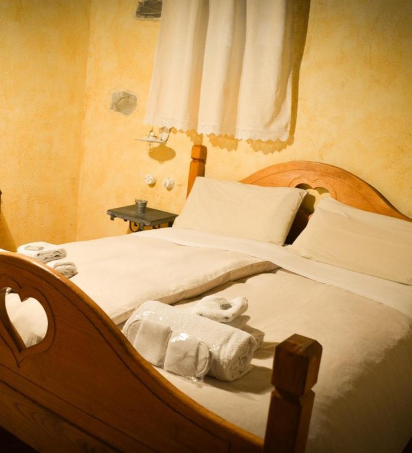 Il Cappellaio Matto Bed & Breakfast Montalto Ligure Eksteriør bilde